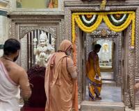 Purna Kumbha Swagata, Pada Prakshalana, Deva Darshana